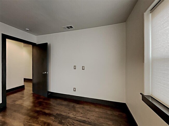 Building Photo - 2307 Cardinal Ln