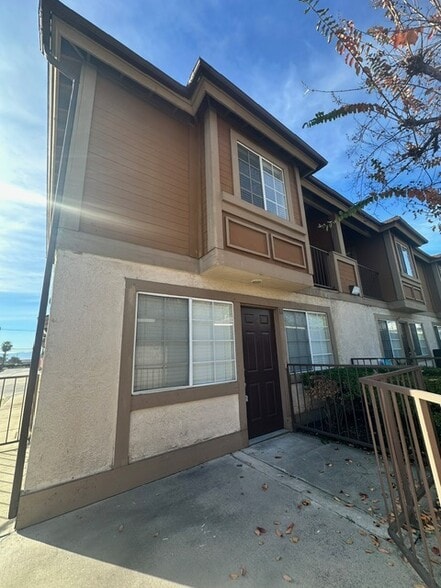 Front of unit with small private yard - 764 W Phillips St