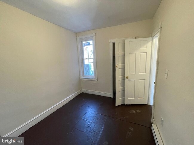 Building Photo - 735 W Russell St