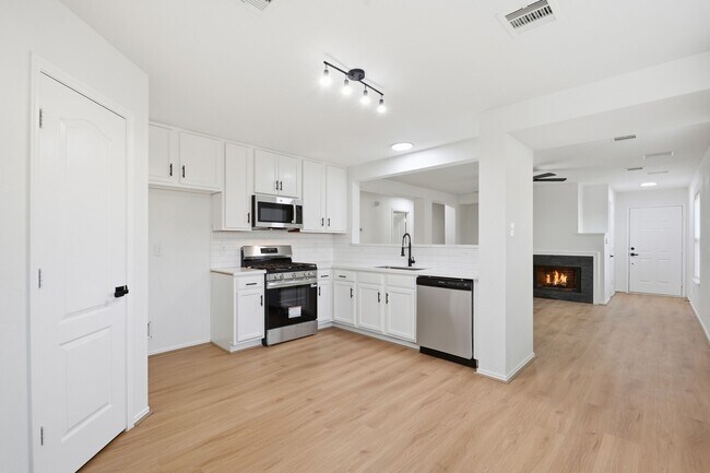 Building Photo - 20615 Moonrise River Ln