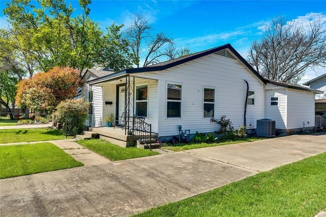 Building Photo - 5206 Grover Ave