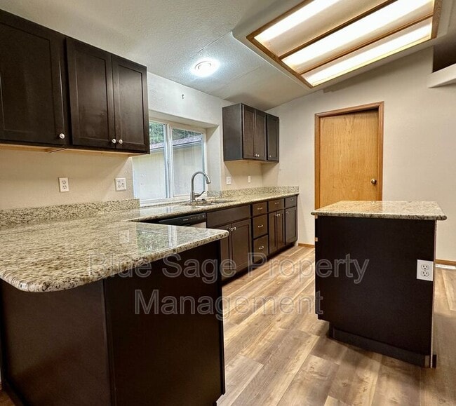 Building Photo - 1375 S Bagley Creek Rd