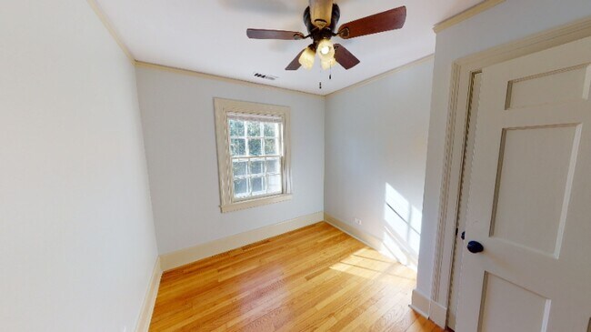 Building Photo - 508 Thomas Rd