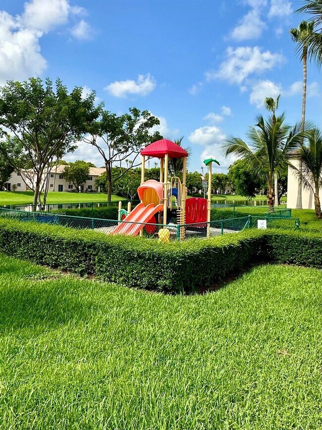 Building Photo - 1270 SE 28th Ct