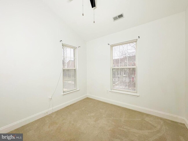 Building Photo - 12912 Marlton Center Dr