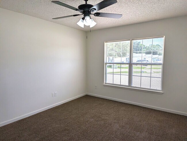 Building Photo - 130 Plantation Point Dr