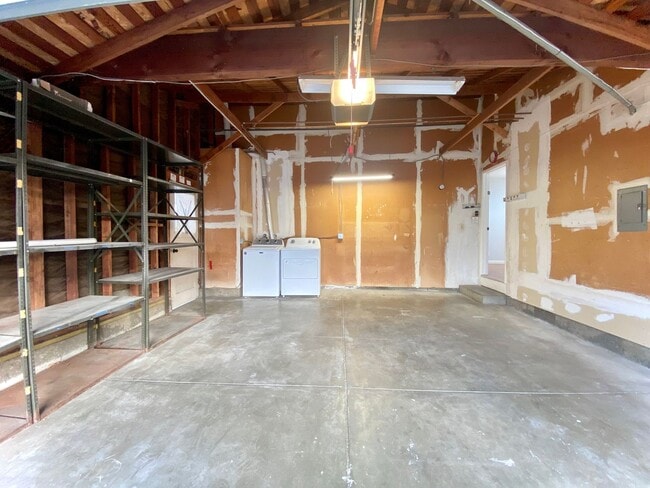 Building Photo - Upgraded 3-Bedroom 2-Bathroom Home for Rent - Union City!