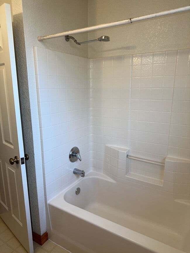 Building Photo - 3 Bedroom 2 Bath Home Located in the Cutten/Ridgewood Area