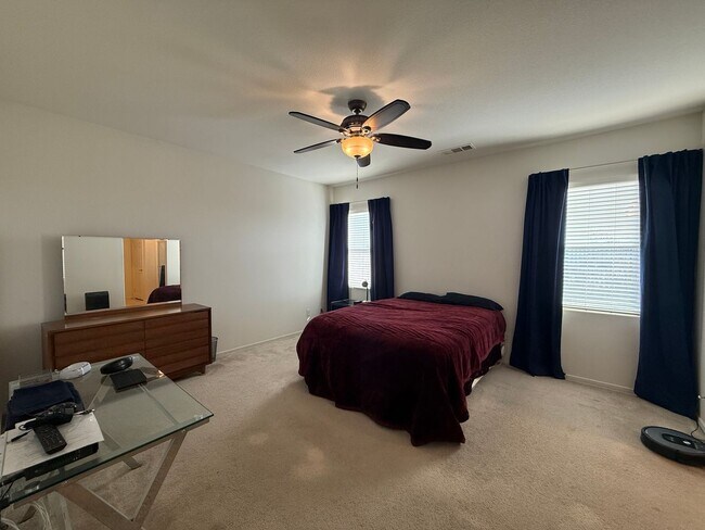 Building Photo - West Palmdale 3 Bedroom Home