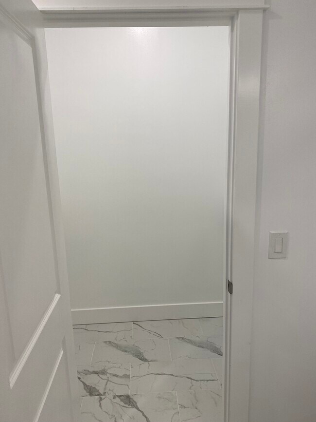 Building Photo - 133 Briarfield Ave