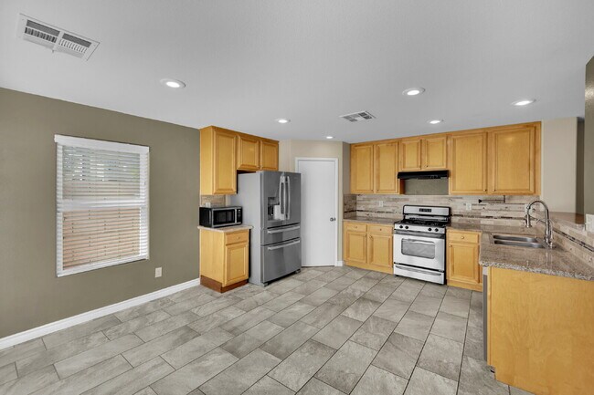 Building Photo - LOCATION IS KEY FOR SHOPPING AND SOCIALIZING