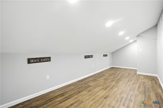 Building Photo - 4005 Midway Dr