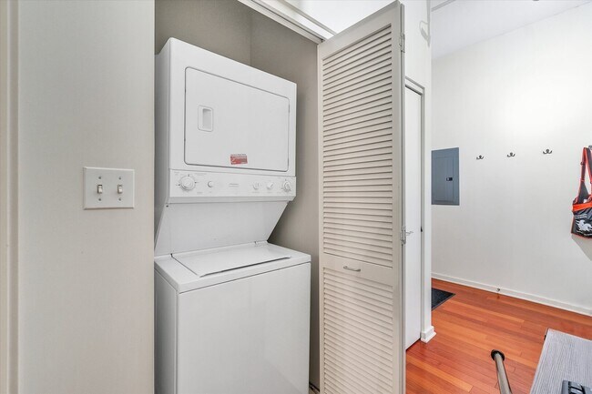 Building Photo - 520 S State St