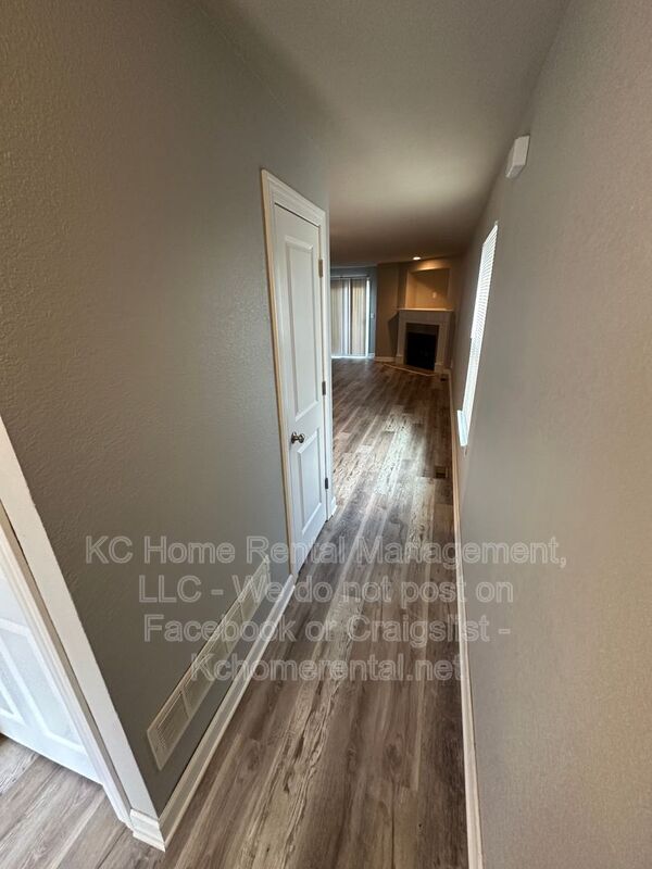 Building Photo - 10536 Kane Dr