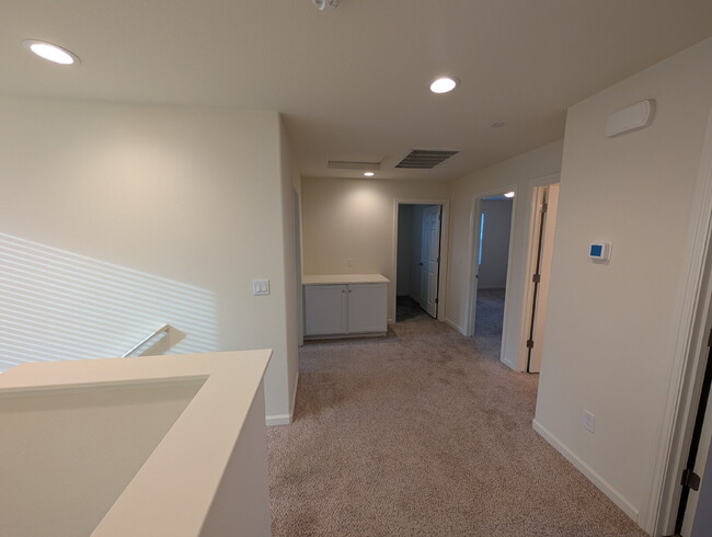 Building Photo - "Spacious 4-Bed Home with 2.5 Baths in Charming Clovis Locale – 1945 Sq. Ft. of Comfort!"