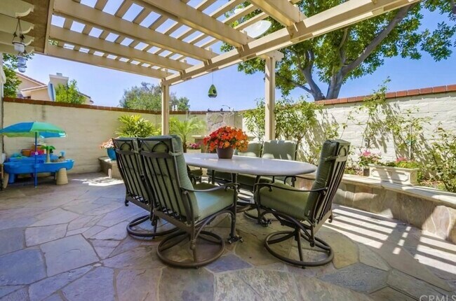 Backyard - 2501 Avenita Alpera