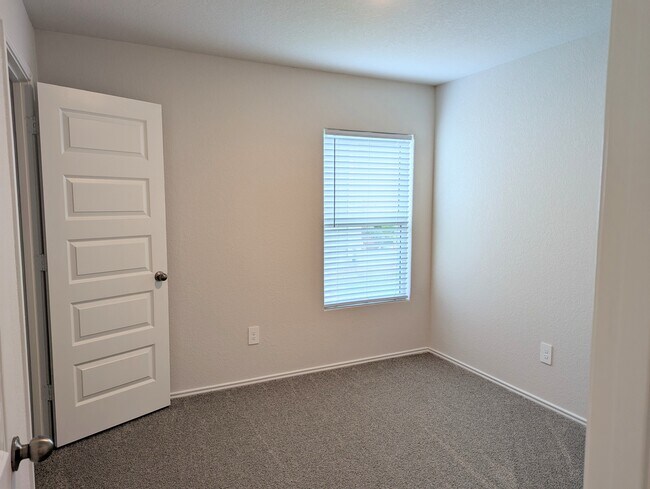 Building Photo - 523 Roquefort St
