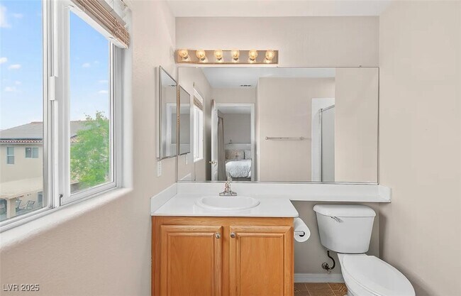 Building Photo - 233 Lynbrook St
