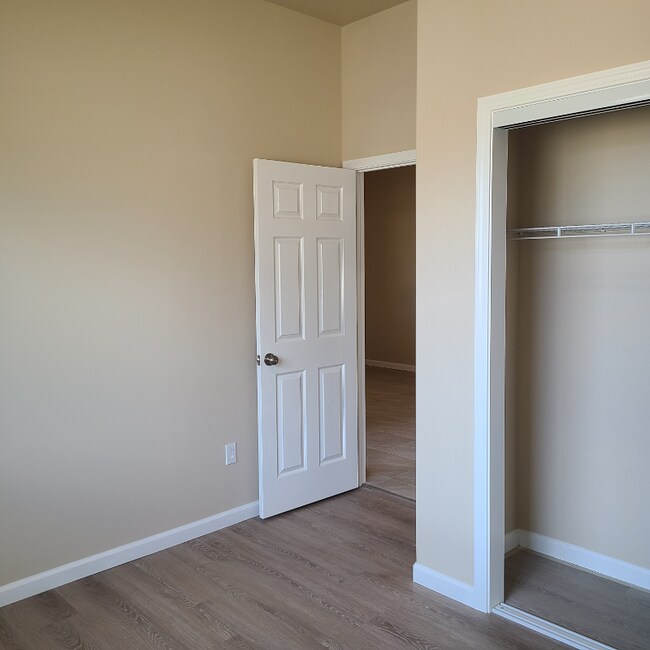 Building Photo - 180 S Lehua St