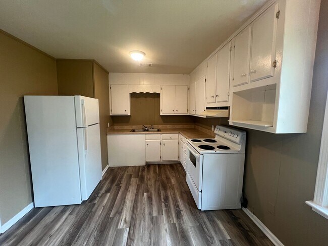 Building Photo - 3 bedroom 1 bathroom single level home