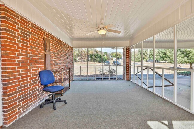 Building Photo - PROCUREMENT ONLY 334 Porter Road - Available Now! Ranch style home with spacious floor plan & bea...