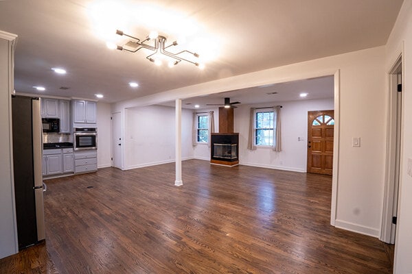 Building Photo - 4900 Jonquil Dr