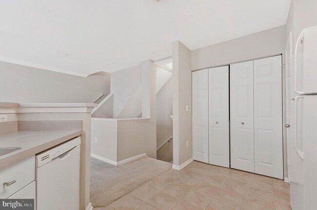 Building Photo - 12877 Fair Briar Ln