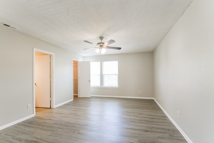 Building Photo - 2394 Collins Way