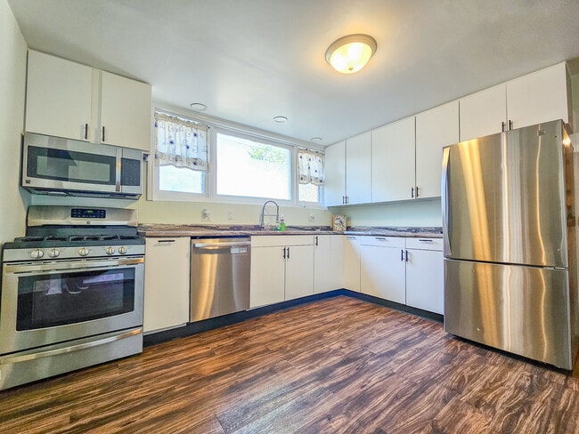 Building Photo - 3300 N Kildare Ave