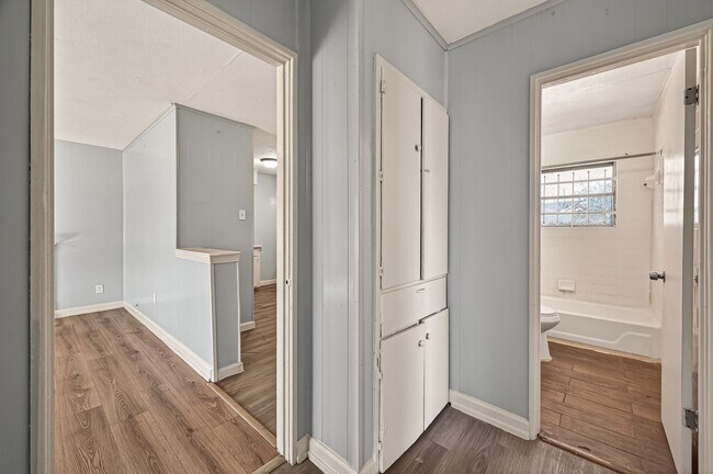 Building Photo - Affordable 4-Bedroom 2-Bathroom Convenient South Houston Home Near Medical Center & City Access
