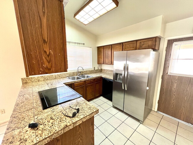 Building Photo - 941 W Enid Cir
