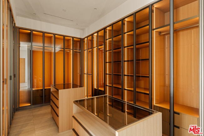 Building Photo - 11937 Addison St