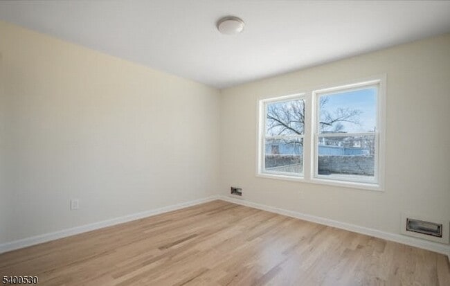 Building Photo - 16 Olyphant Pl