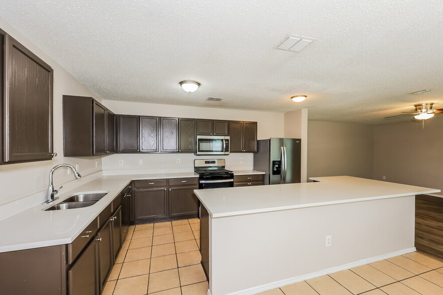 Building Photo - 7024 Lake Jackson Dr