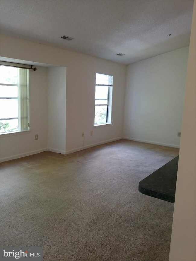 Building Photo - 2600 Camelback Ln