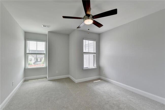 Building Photo - 204 Holsten Ln