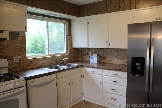 Building Photo - 1126 N Oklahoma Ave