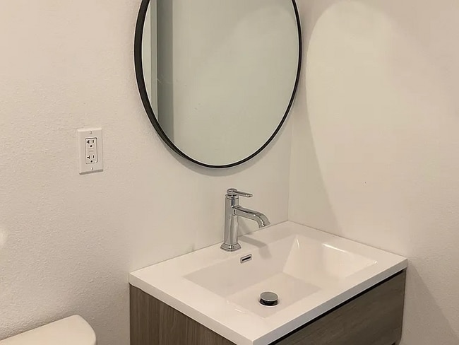 Building Photo - 1587 Claremont Pl