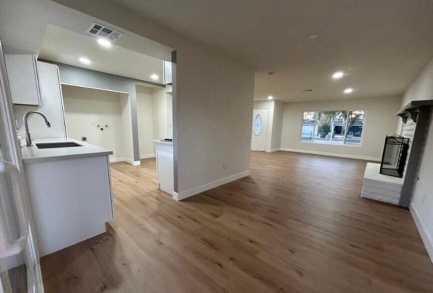 Building Photo - 41767 Shady Ln