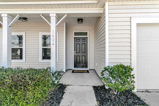 Building Photo - 1624 Shady Pine Rd