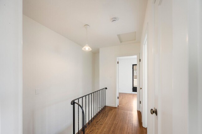Building Photo - North Berkeley 2 Bedroom Rare Finds!