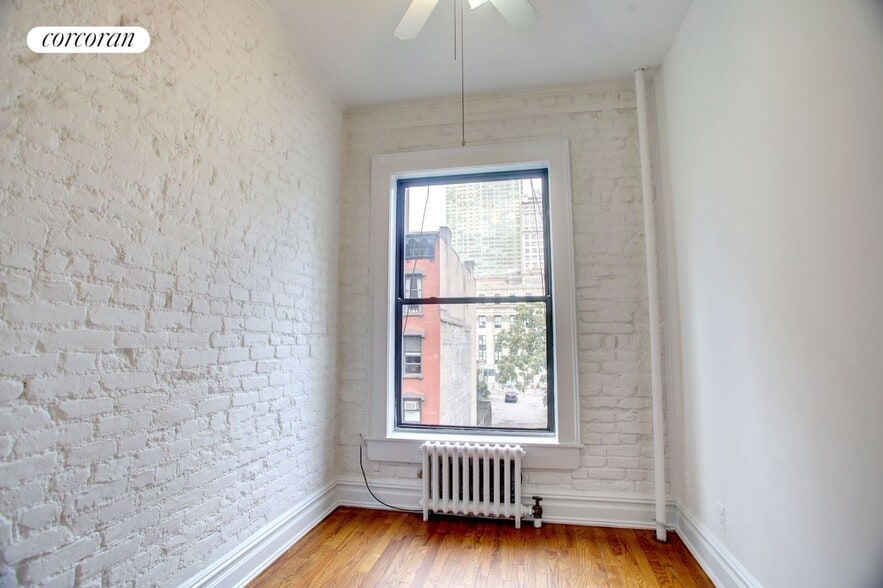 Primary Photo - 304 W 30th St