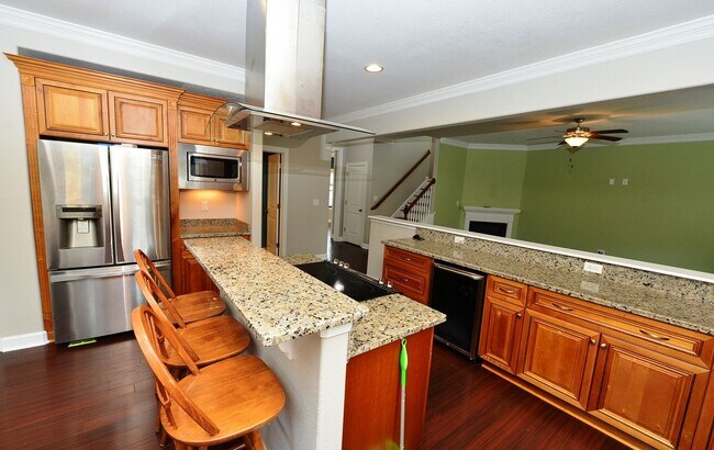Building Photo - Just a few miles from NOB Navy Base and Ba...