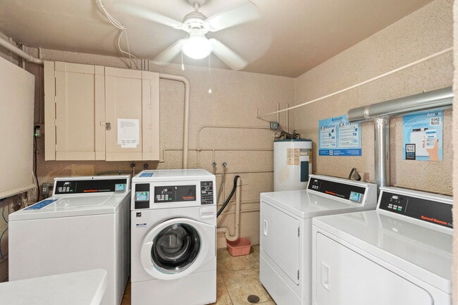 Building Photo - 2615 NE 1st Ct