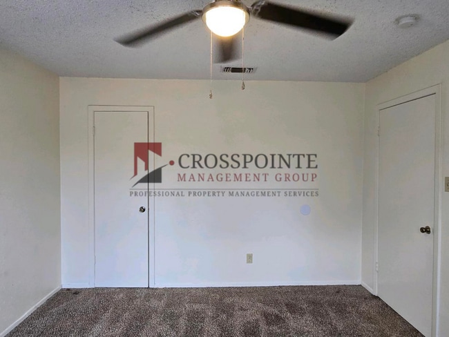 Building Photo - Schedule Your Tour Today! Newly Updated 2/1.5 Townhome in Longview