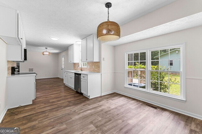 Building Photo - 223 Pinehaven Dr