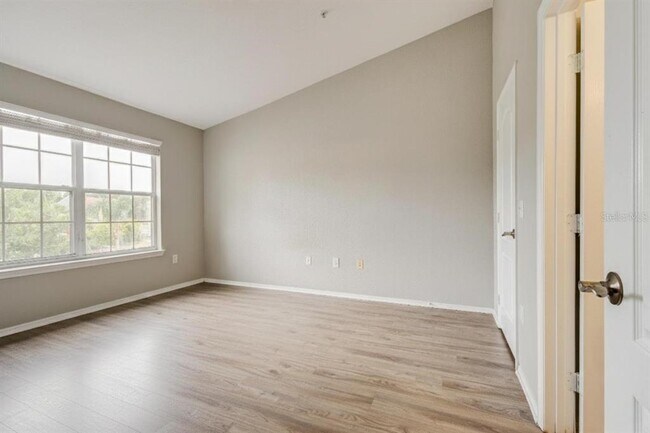 Building Photo - 3343 S Kirkman Rd