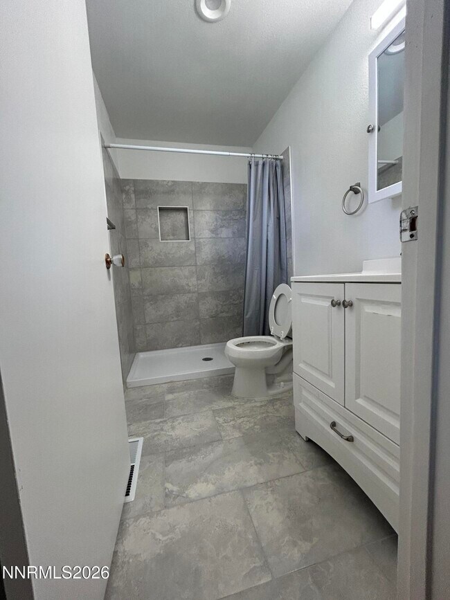 Building Photo - 1045 Johnson Pl