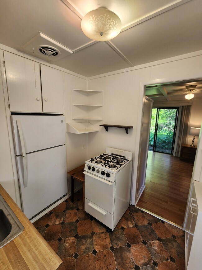 Building Photo - 3700 Vantage Ave