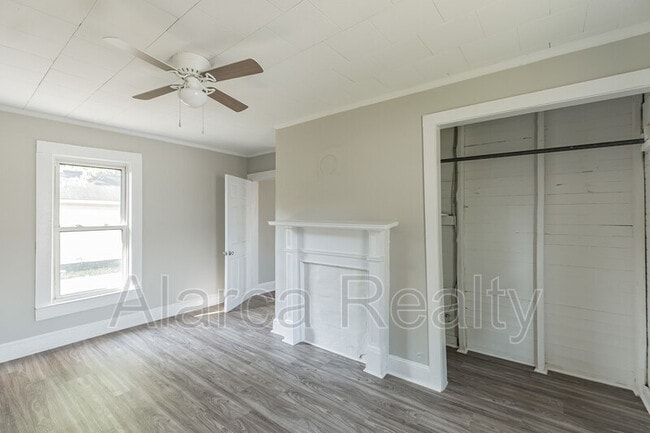 Building Photo - 102 Black Ave